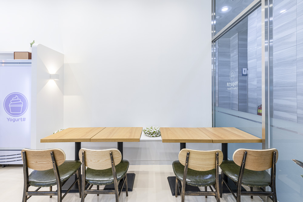 粉色点缀的 10 坪咖啡小店设计-11