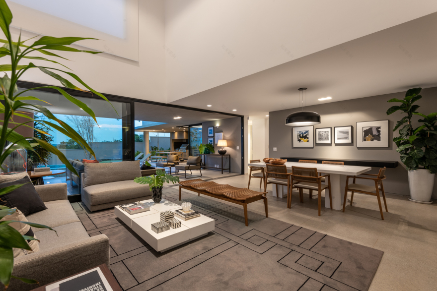 Quadra House | 木质与灰色调的现代私人住宅-26