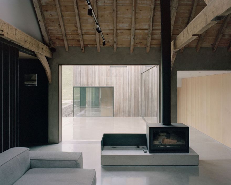 将谷仓改造成带玻璃走廊的简约风乡村住宅丨英国牛津丨McLaren Excell建筑事务所-13