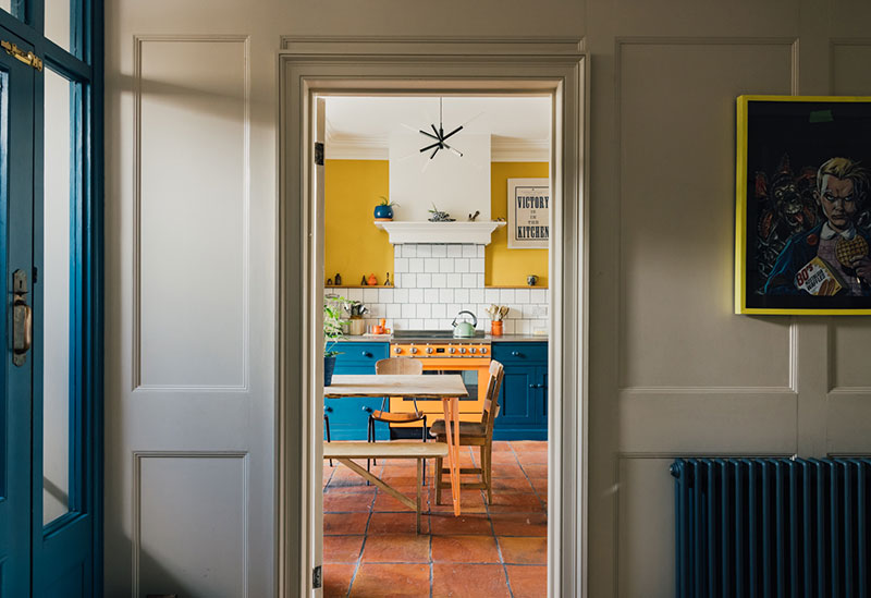 英国 200 年历史的彩色小屋-6