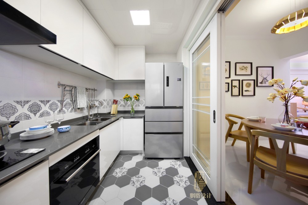 广州润粤大厦北欧风家居设计,原木与彩色的和谐搭配-29