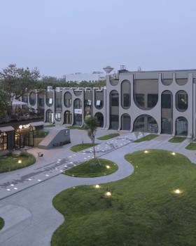 北京时尚工厂 B 庭院
