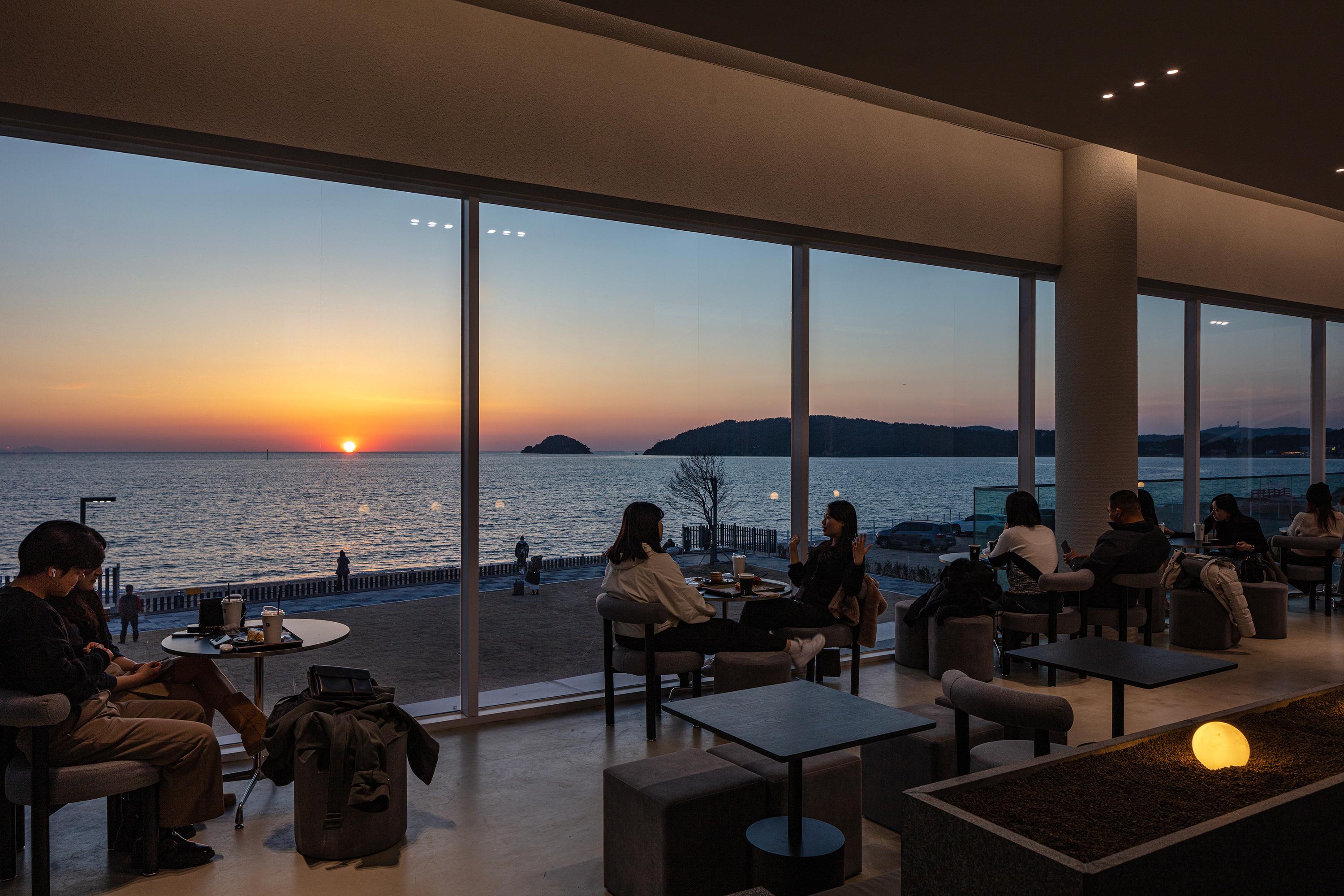 灵钟岛咖啡馆 [美味]丨(주)유타건축사사무소,UTAA Company-31