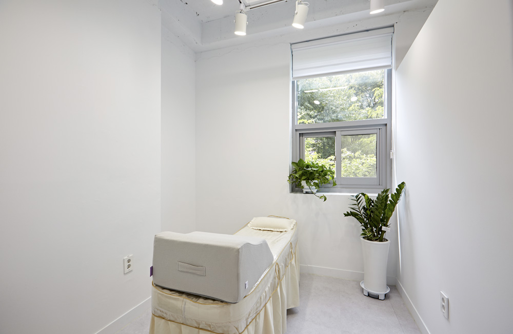 简约白色设计的 13 平小店-11