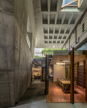 德里“空洞之屋”丨印度丨Malik Architecture