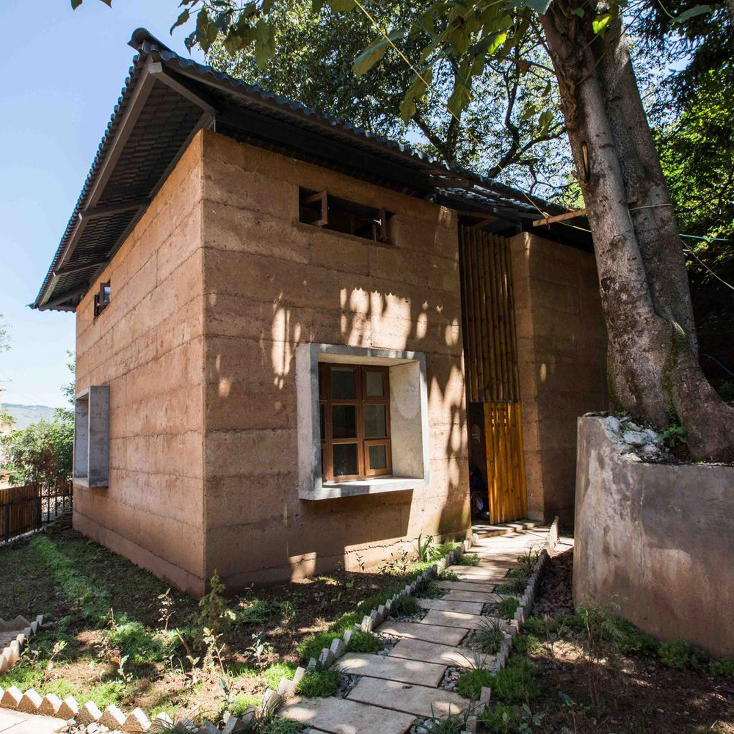 Earthquake-resistant rammed-earth house "could help 100 million people"-0