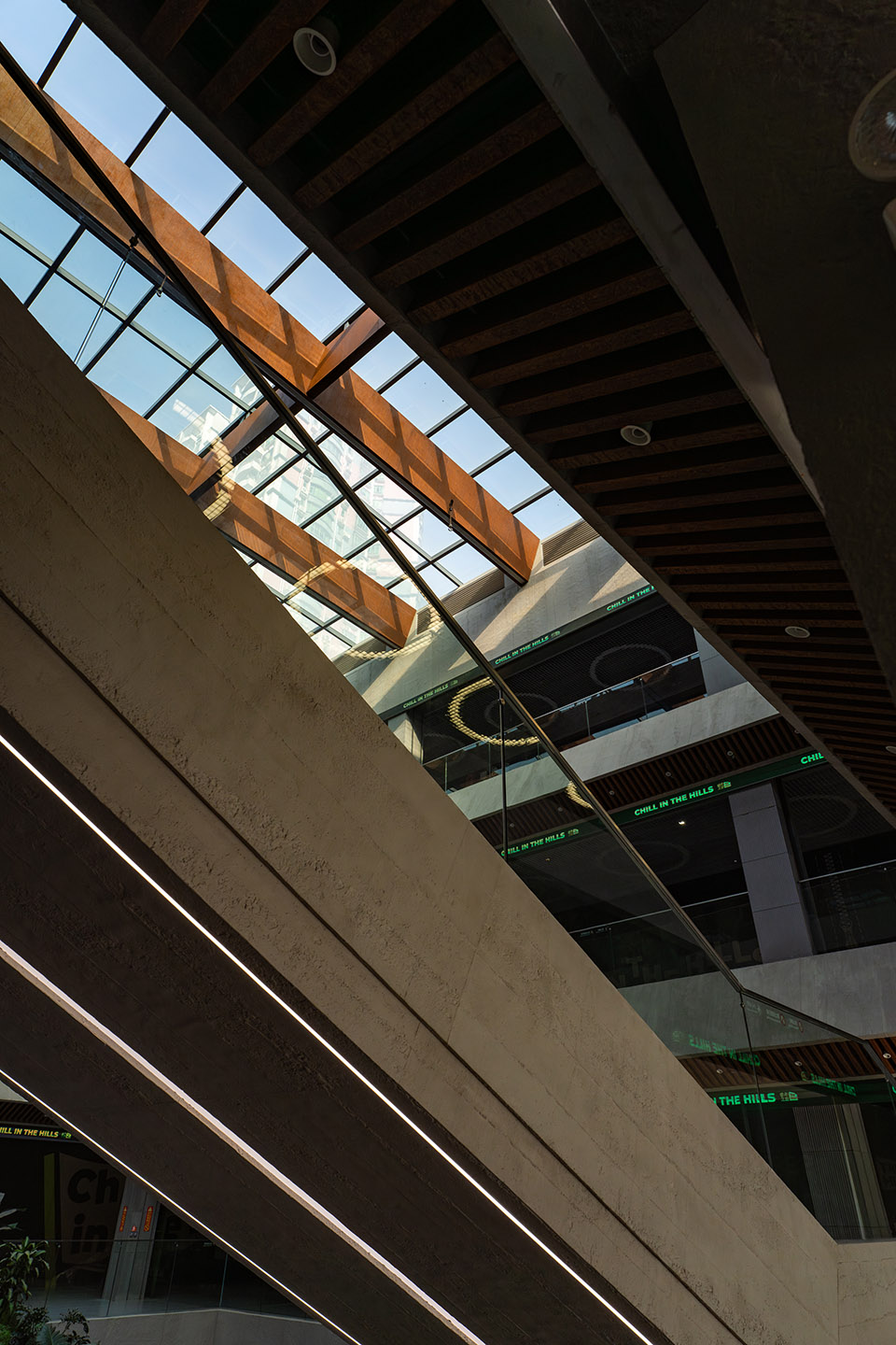 广州中大门「城市之丘THE HILLS」丨中国广州丨竖梁社悬亮子工作室-104