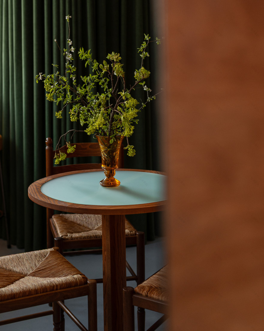 爱芝野甜品酒吧
注:由于OI CHI YE可能并非常见词汇,推测为品牌名音译,这里按发音给出一种可能的翻译,若有特定含义请提供更多背景信息 丨乌克兰基辅-22