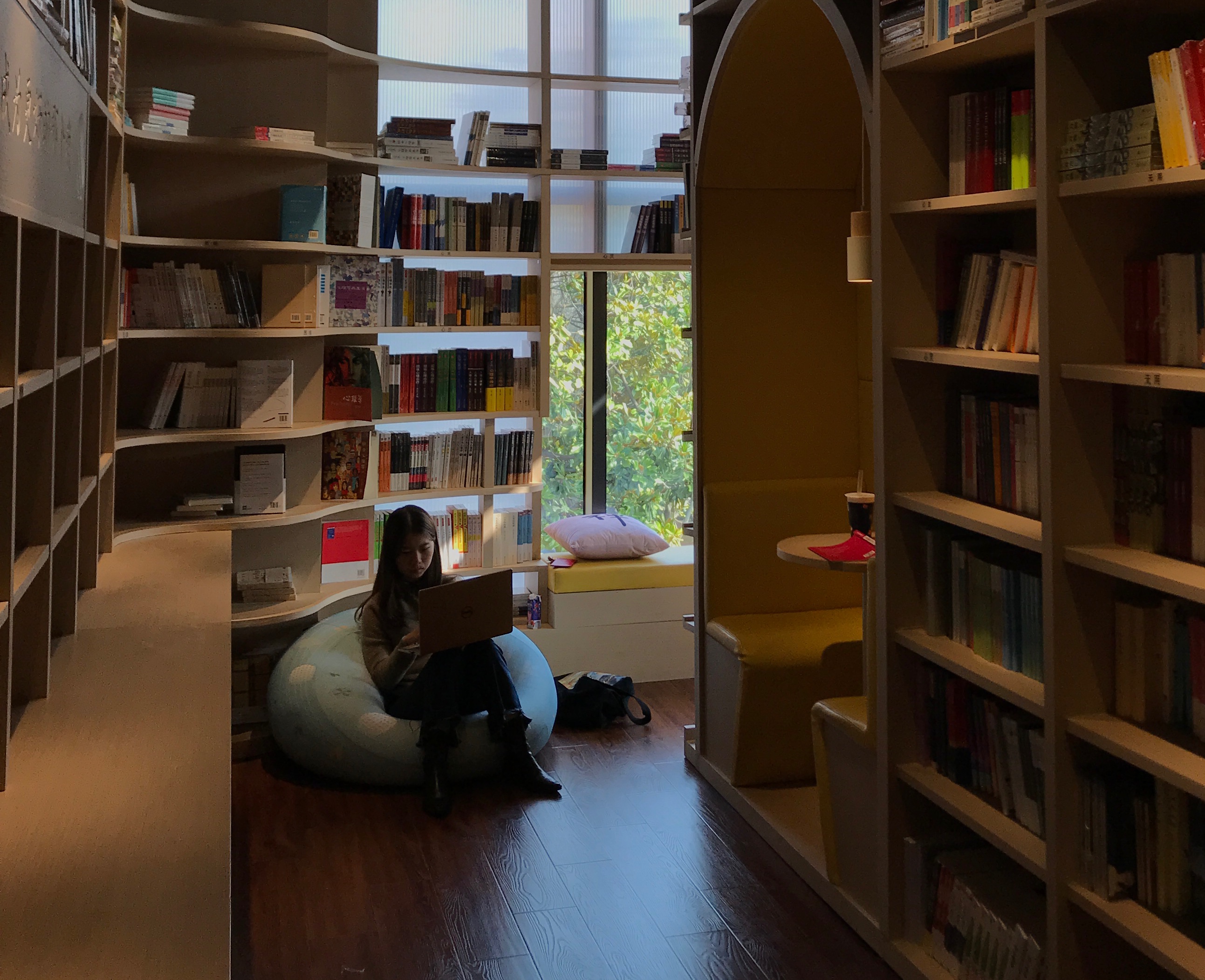 上海交通大学曦潮书店丨上海交通大学思作设计工作室-42