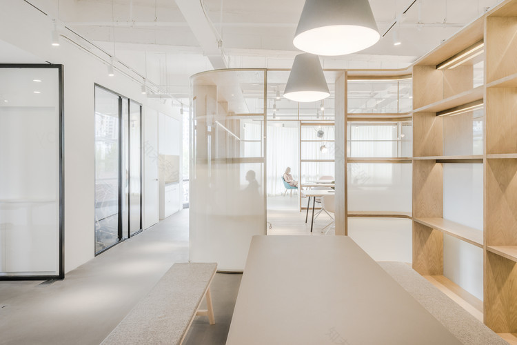NextEV 上海创意工作室——橡木围墙中的透明与隐私-4