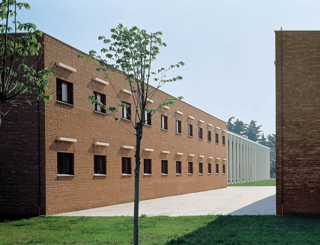 加利阿泰的老年人病例（此处case在医学语境常见意为病例，anziani指老年人，a Galliate表示在加利阿泰（一个地名），需根据具体背景确认是否准确） 丨意大利诺瓦拉丨Antonio Monestiroli,Paolo Rizzatto-15