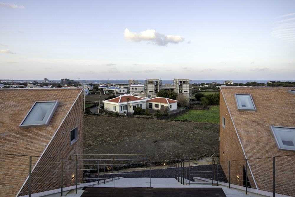 依山傍水的韩式别墅-31