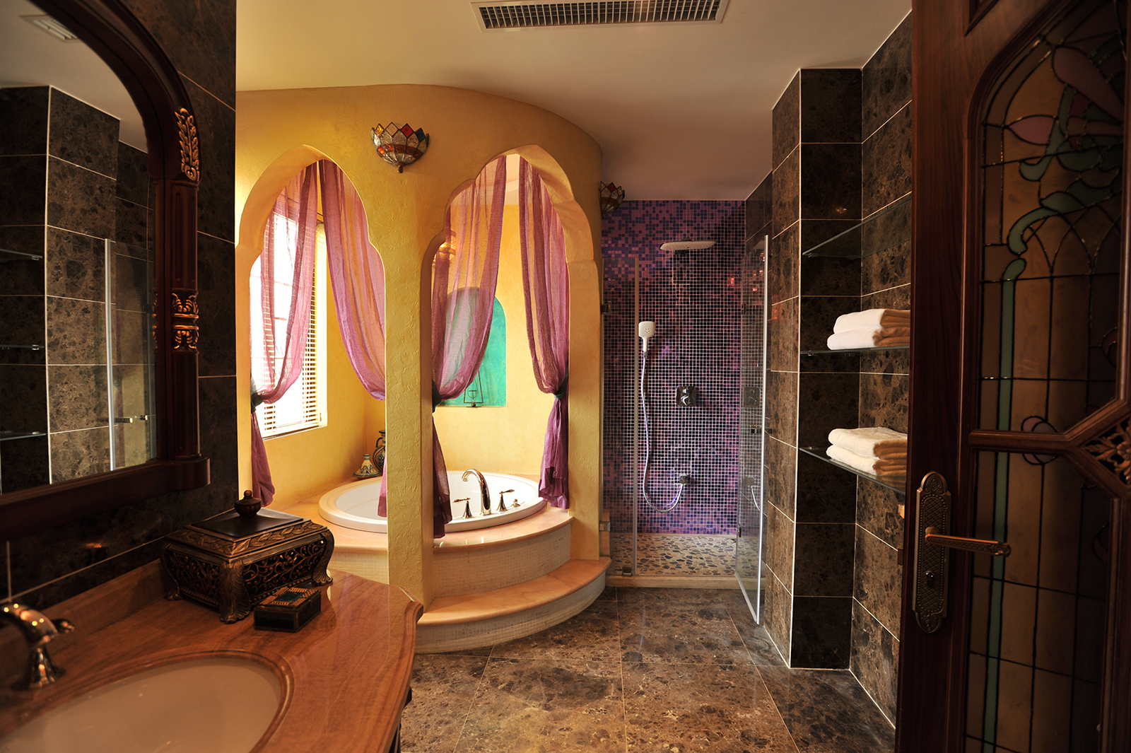 异地打造个性化宫殿，诠释家的温情与艺术-17