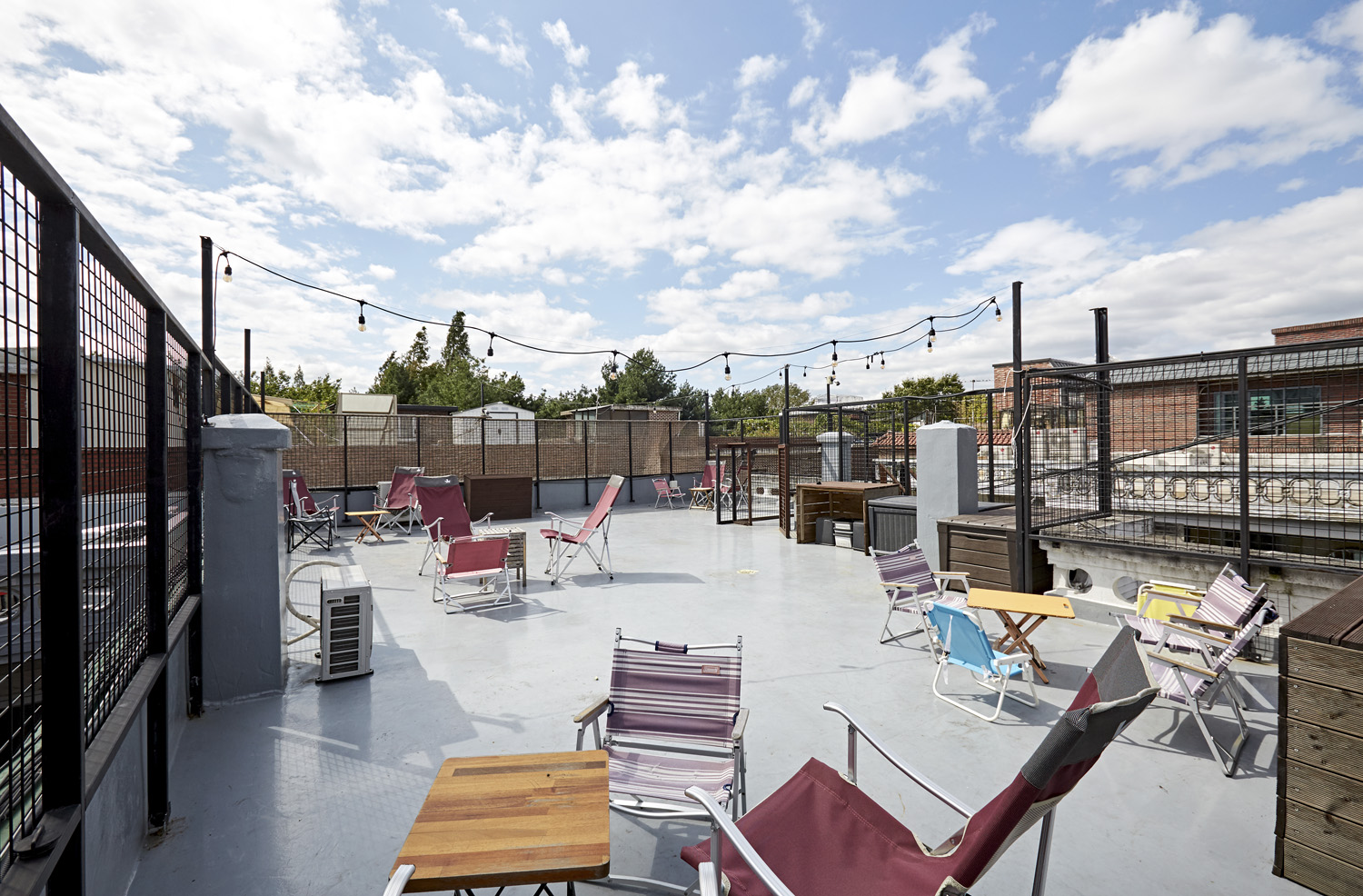 40 平米白色简约风咖啡厅 设计展现极简美学魅力-17