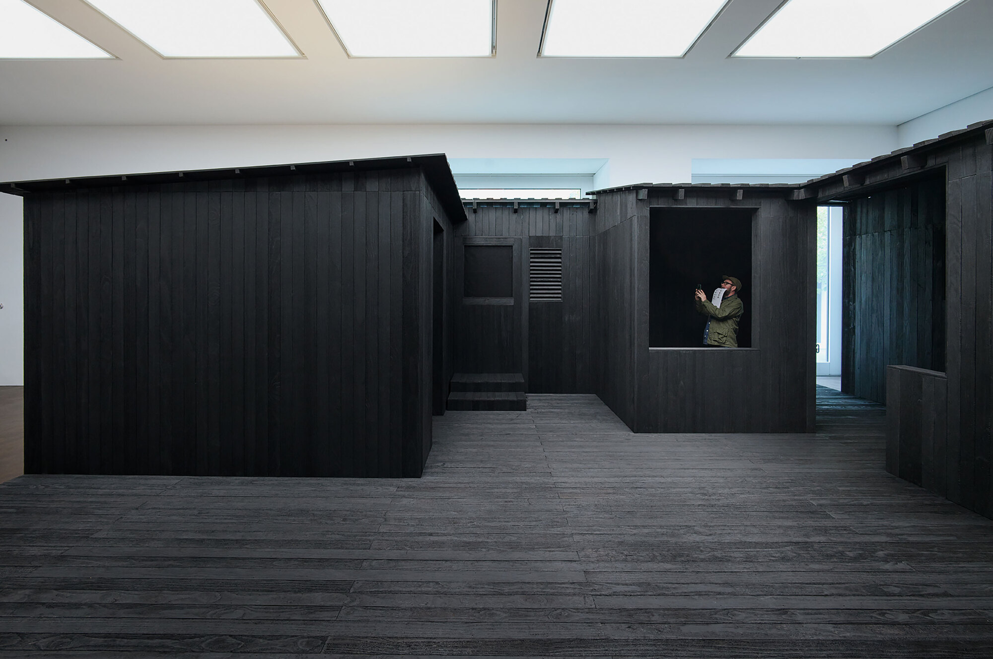 Awulai Ashia & Nkyinkyim Exhibition at Gagosian / DeRoche Projects-12