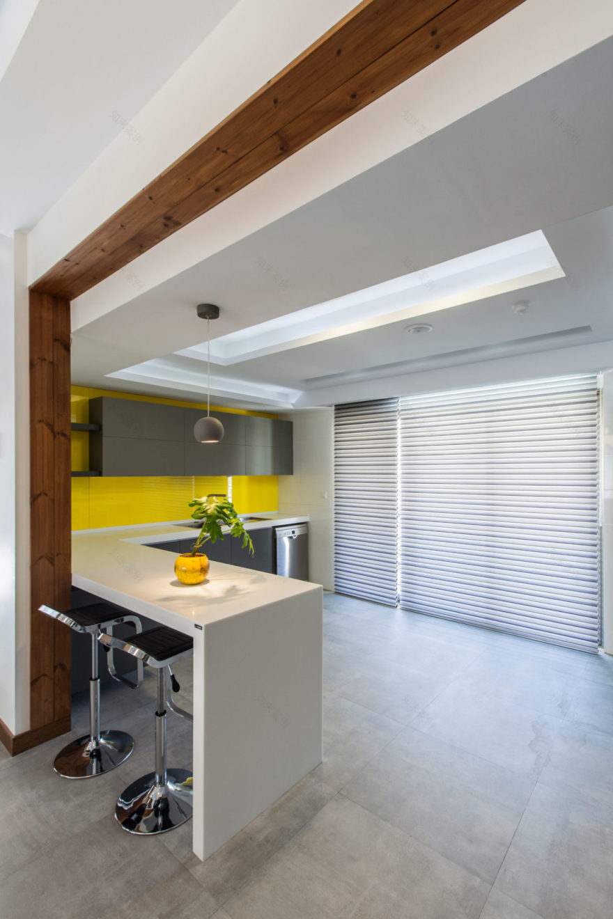 伊朗 Damavand 镇黄色调极简主义住宅设计-24