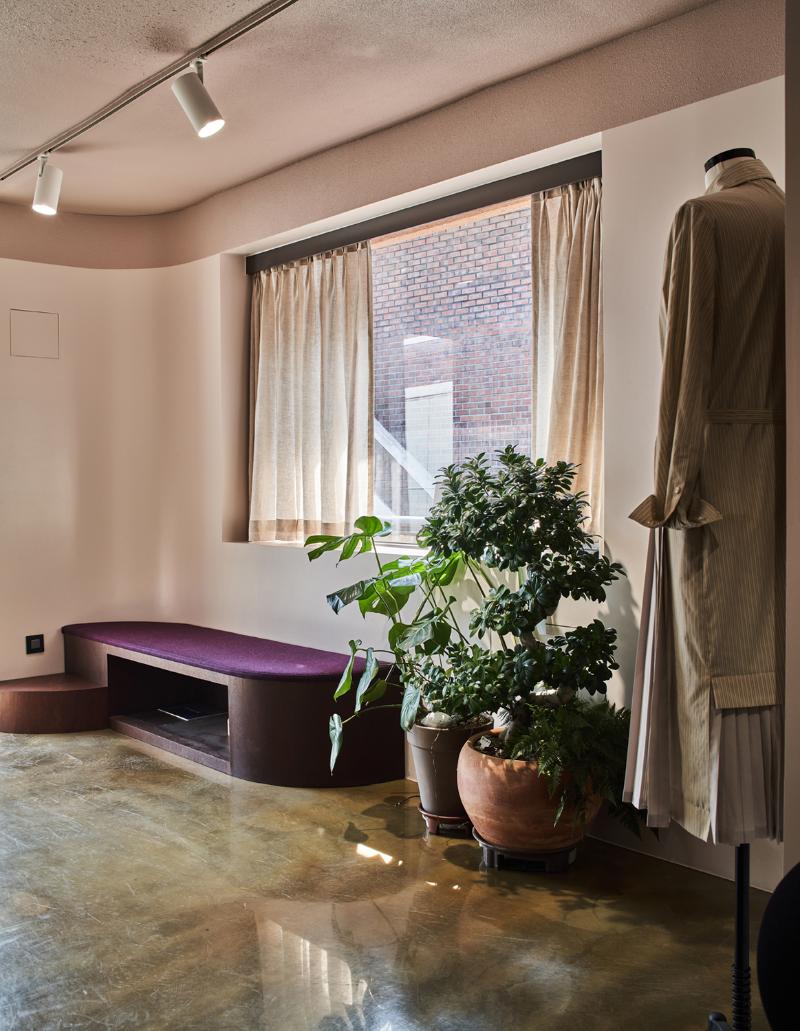 感性空间重塑，103 平米咖啡服饰店室内设计展示-12