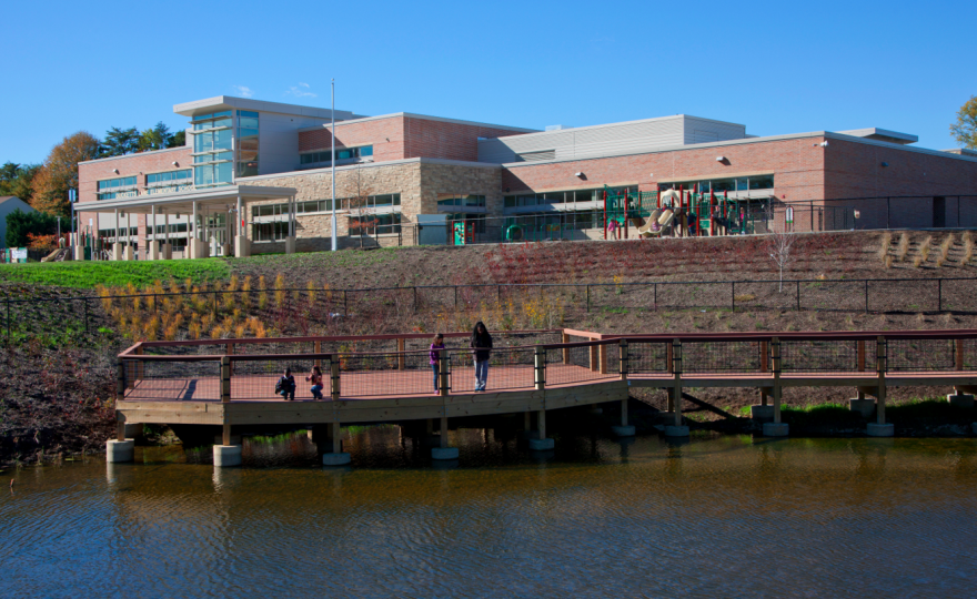 Ducketts Lane 小学 | 内外互动学习的绿色环境-4