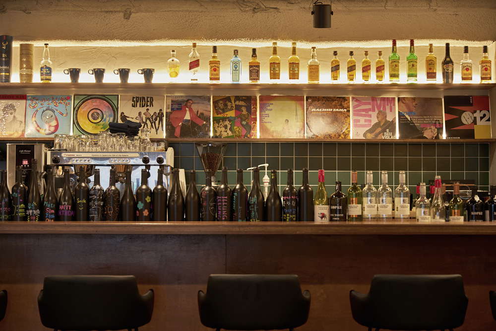 17 坪简约风咖啡厅，明亮空间展现青春魅力-13