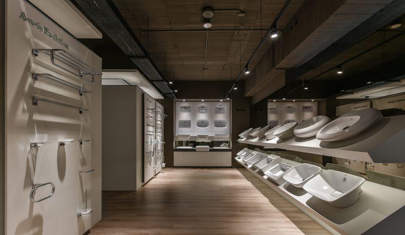 光影交织的水韵卫浴展示空间-8