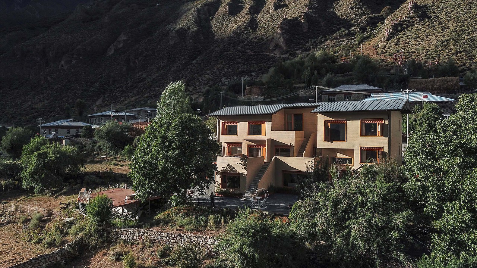 西藏嘎玛溪卡民宿丨中国西藏丨hyperSity Architects-14