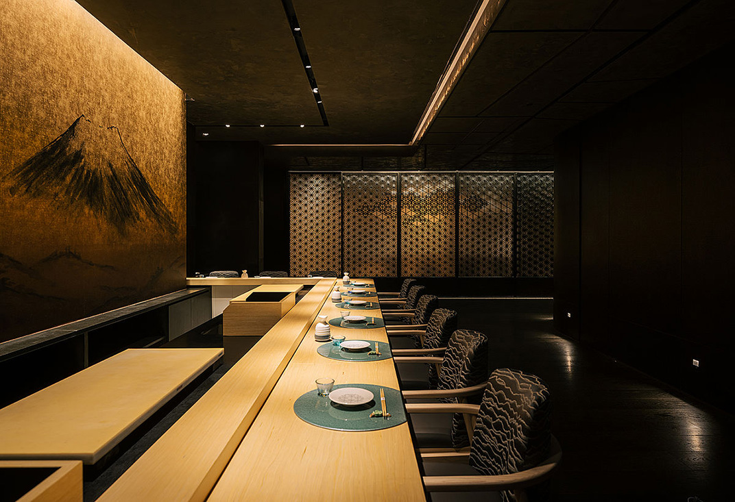 伊丹铁板烧日本料理，香港 | Designed by Steve Leung Design Group - 日本料理 - 餐厅LOGO-VI空间设计-全球餐饮研究所-2
