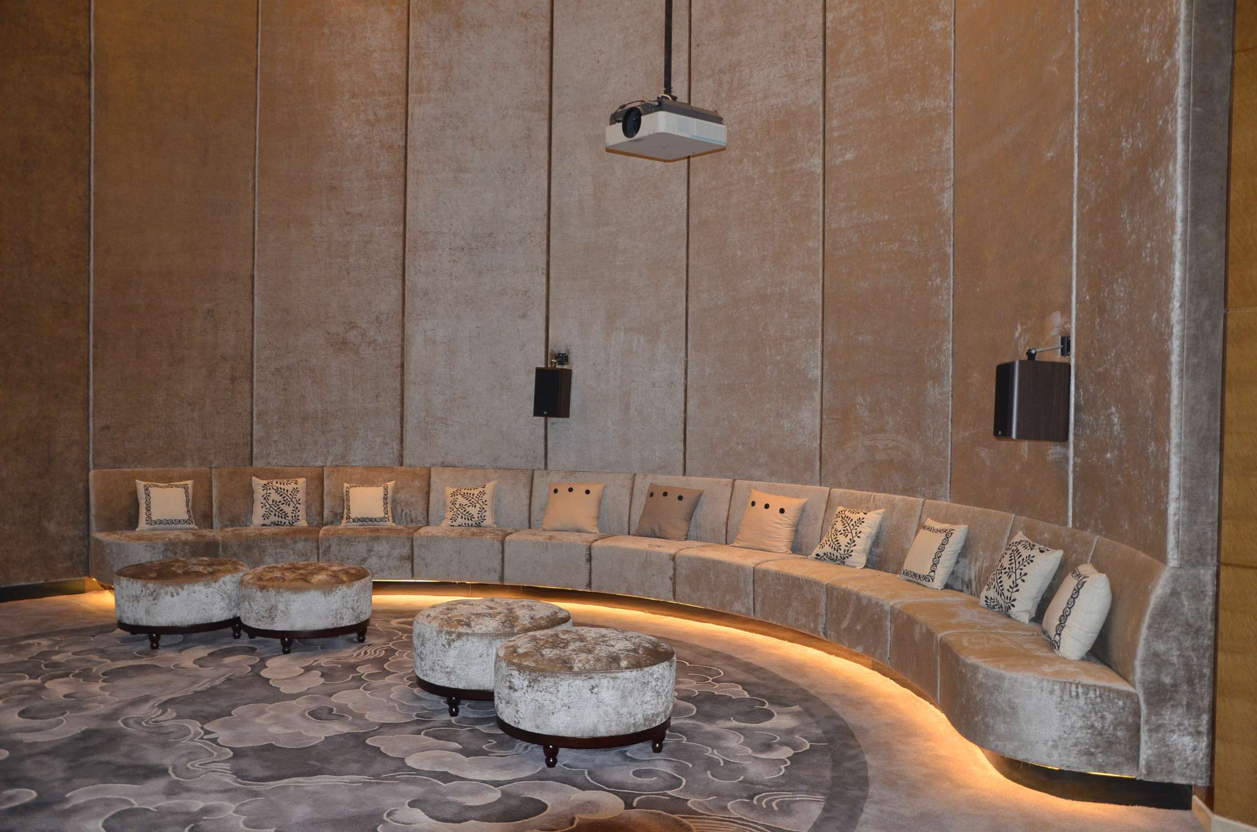 梁志天  西安雅居乐国际售楼部完工图片-28