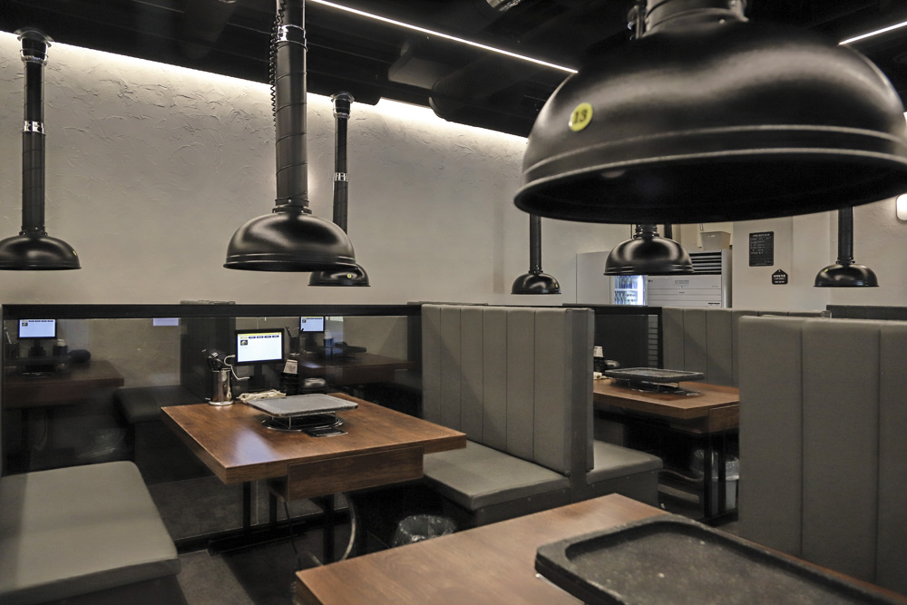 高级黑的 50 平米公寓，现代极简风格的典范-9