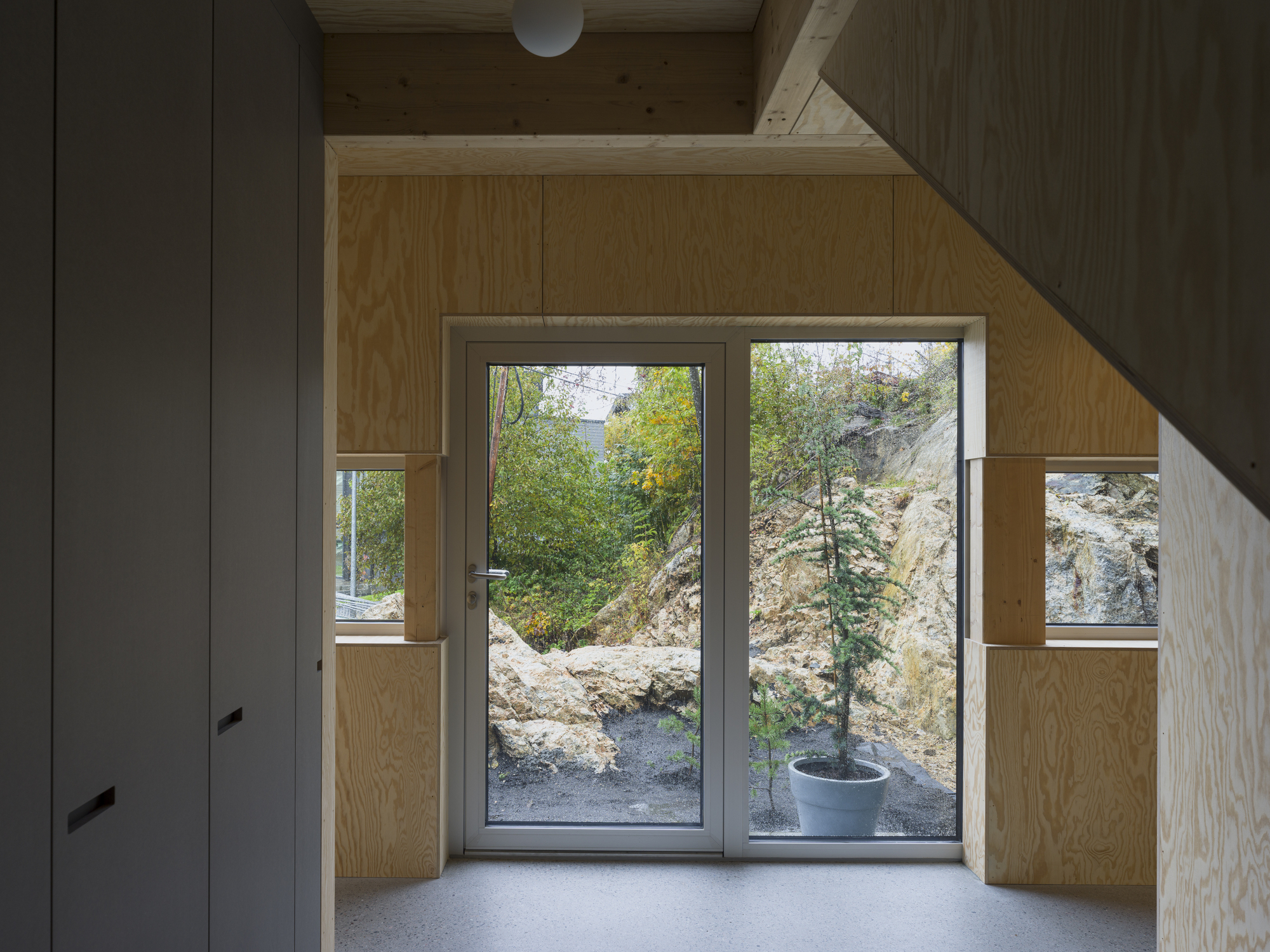 挪威别墅设计，岩石与玻璃的现代演绎-14