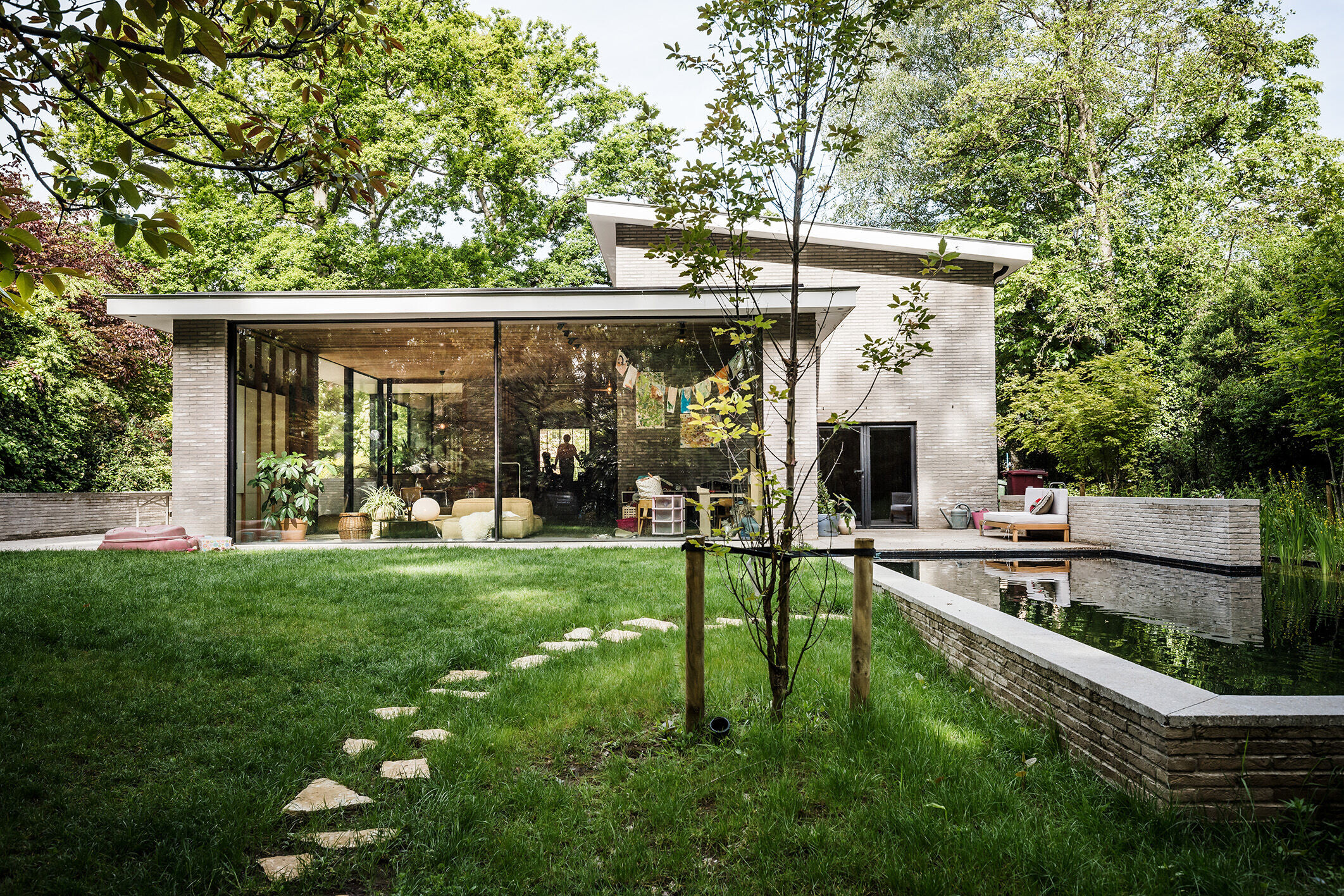 致敬原貌的比利时 Schoten 住宅翻新-6