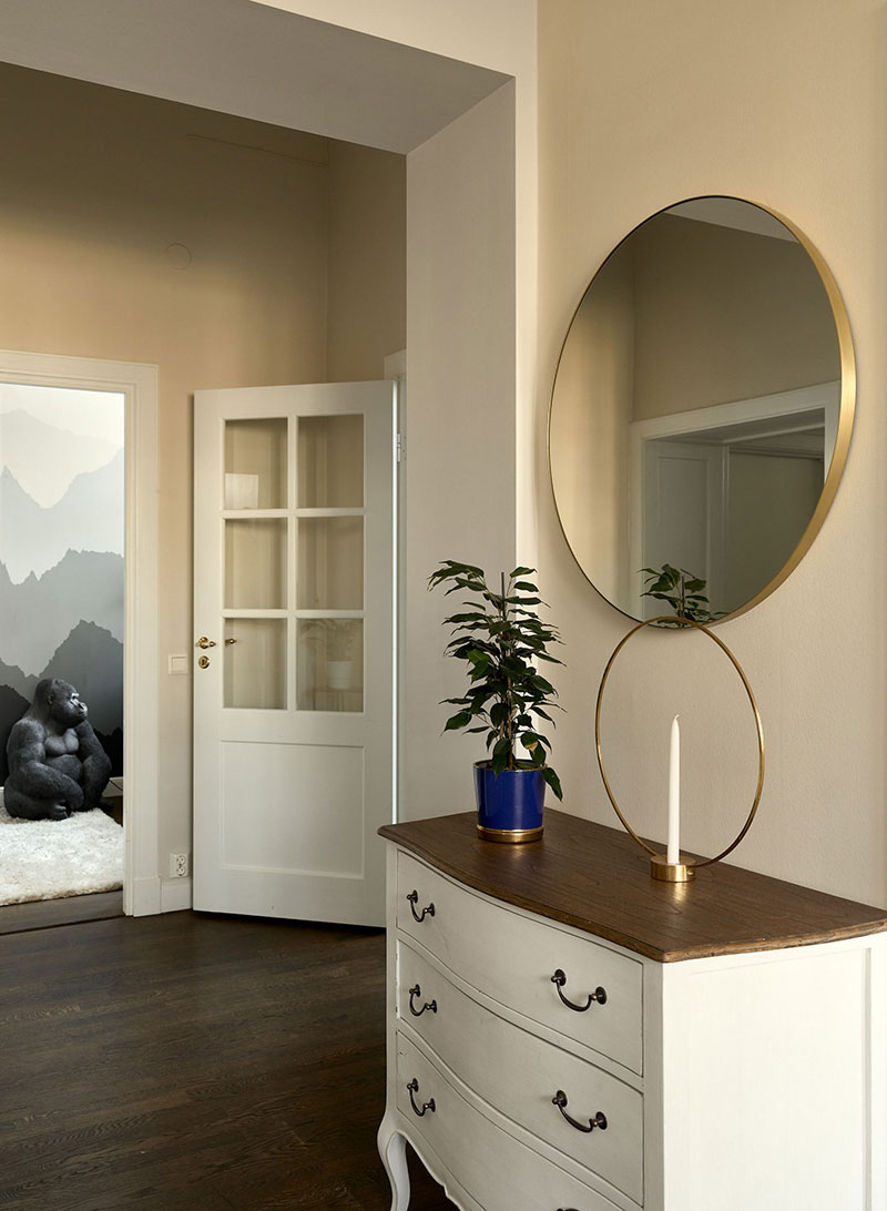 带有黑色家庭图书馆的斯堪的纳维亚式公寓(109 平方米)-25