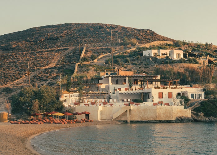 Mykonos 盛夏海滩上的设计盛宴 | Ftelia Beach Club-1