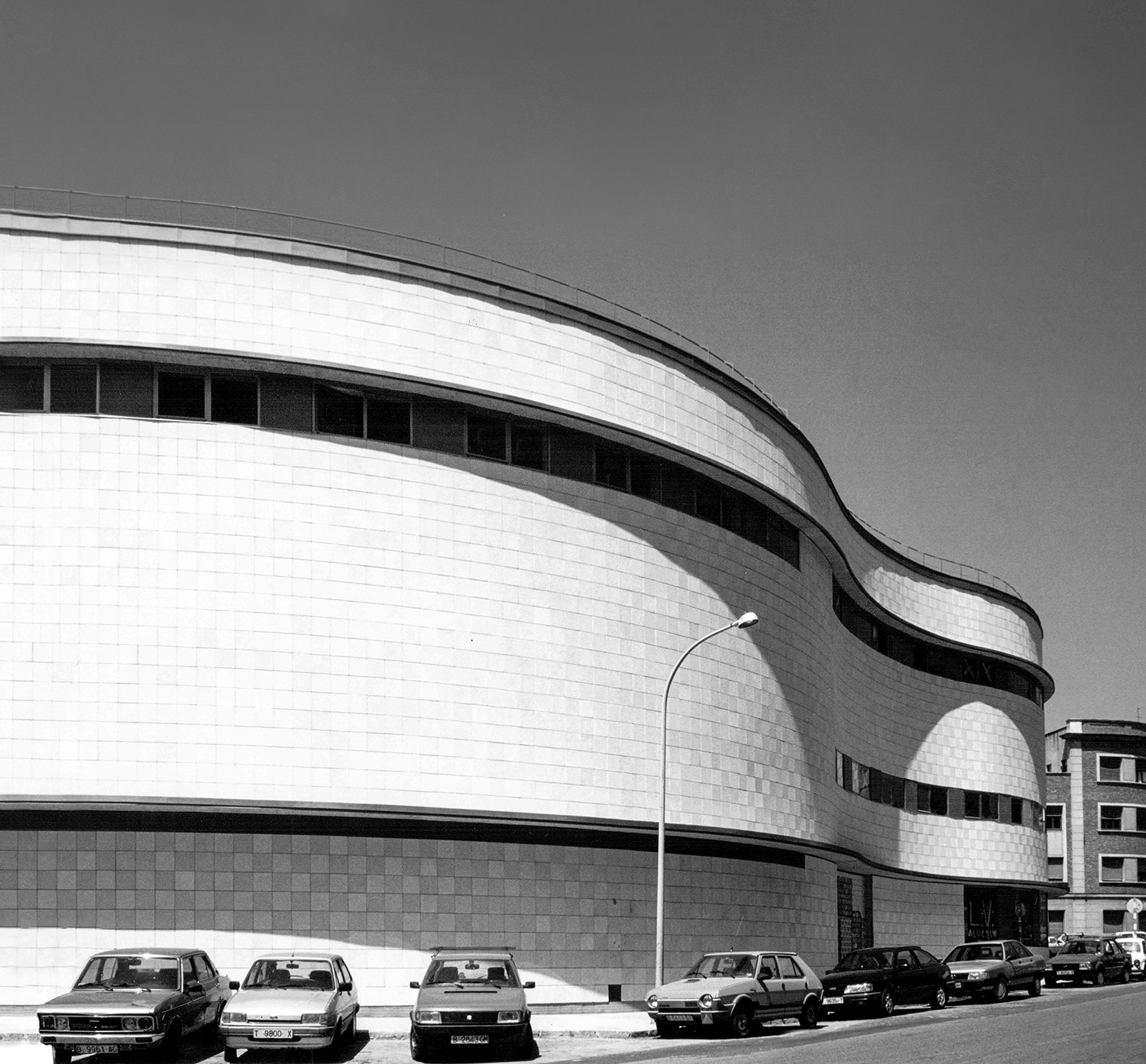 西班牙电信雷乌斯比利亚罗埃尔办事处

注：TELEFÓNICA是西班牙著名电信公司；REUS是地名雷乌斯；VILLARROEL推测也是某地地名或路名 丨Jaume Bach,Gabriel-5