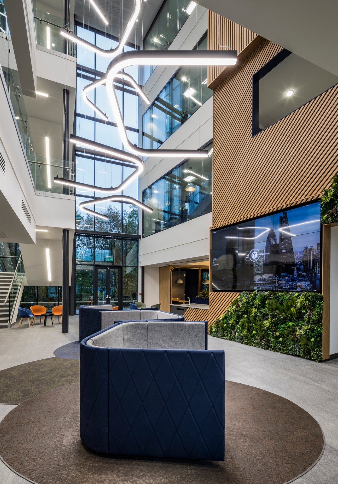 英国Radius支付解决方案办公室  SpaceInvader-1