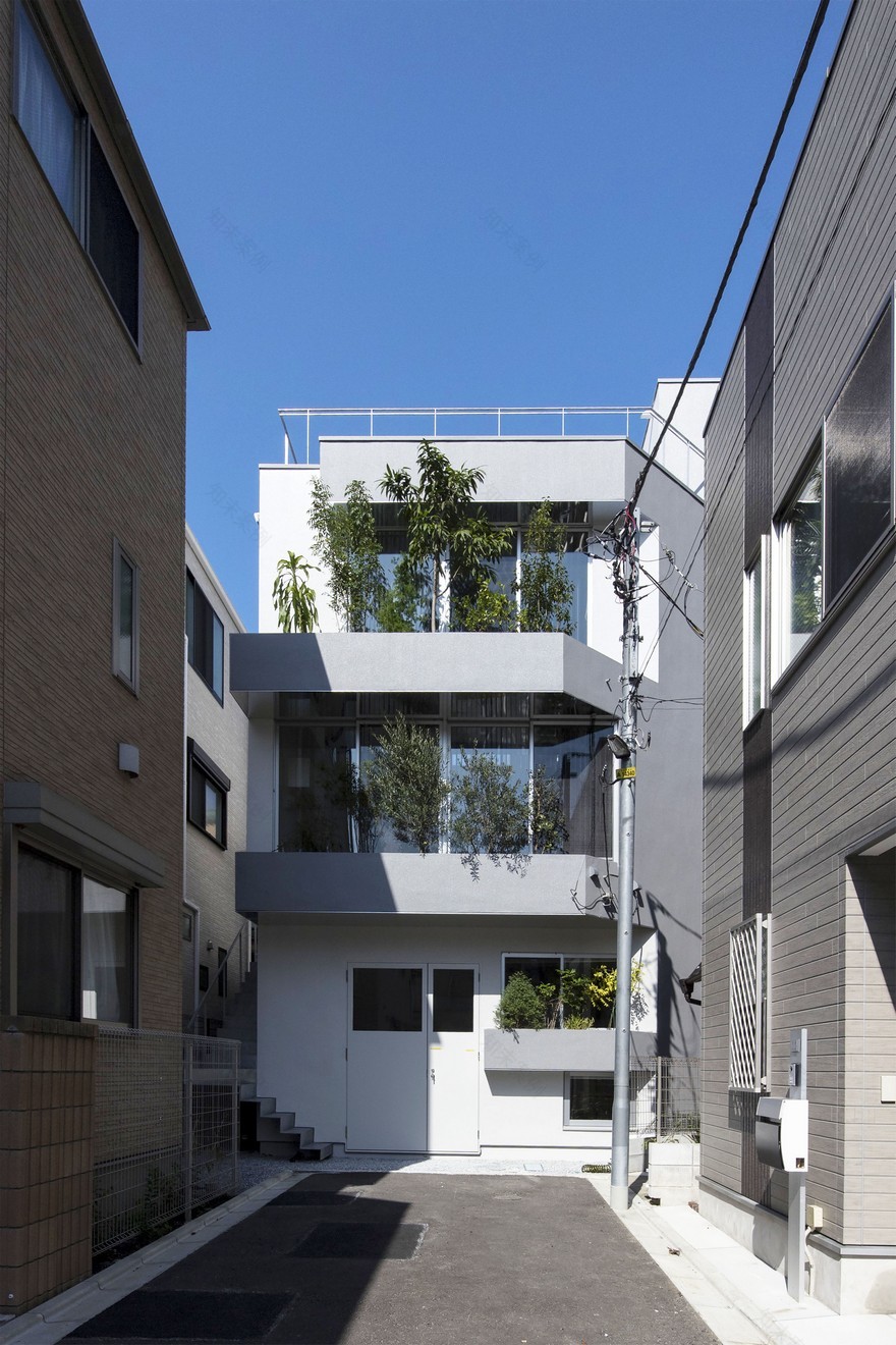 Small Smart House in Tokyo by Tomokazu Hayakawa Architects-15