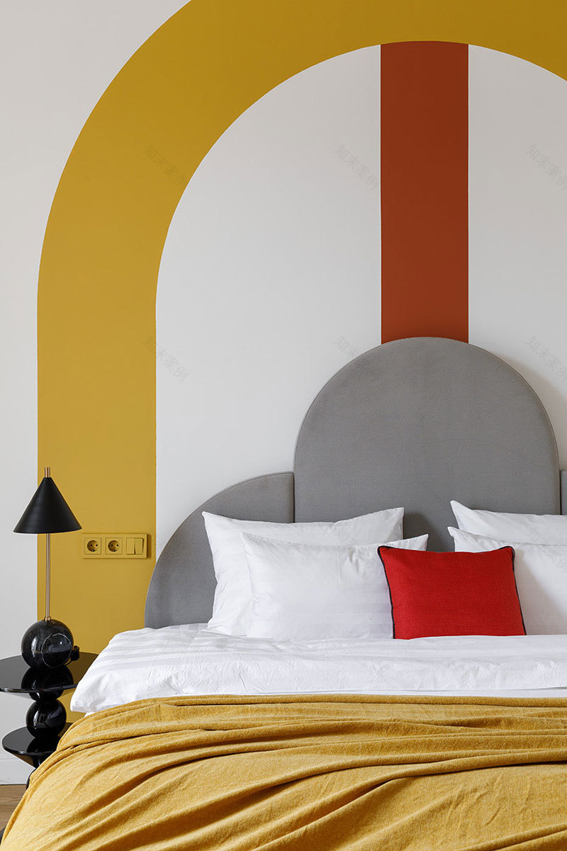 色彩斑斓的圣彼得堡复式公寓-9