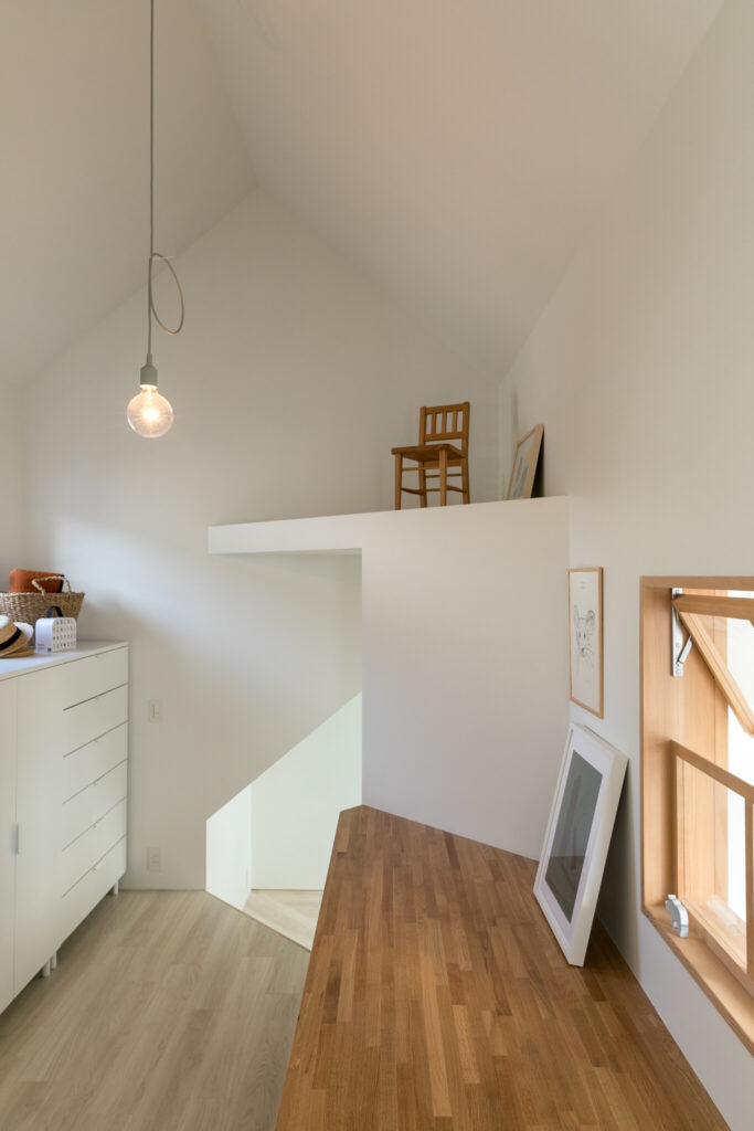 職住一体の建築家の自邸　ゆるやかに居場所をつなげ、仕事と生活の場をひとつに | Architecture | 100%LiFE-17