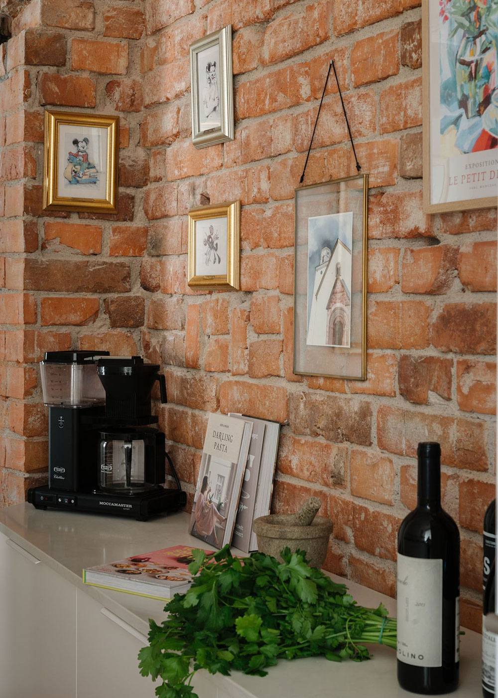 北欧风格瑞典公寓,温馨明亮的湾窗设计-12