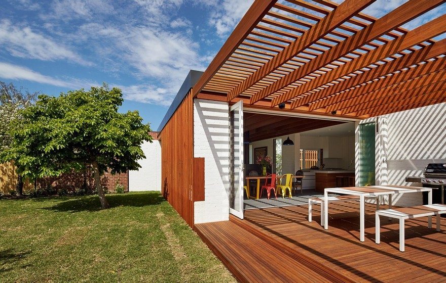 Modern Home Extension That Weaves Together Interior and Exterior Spaces-0