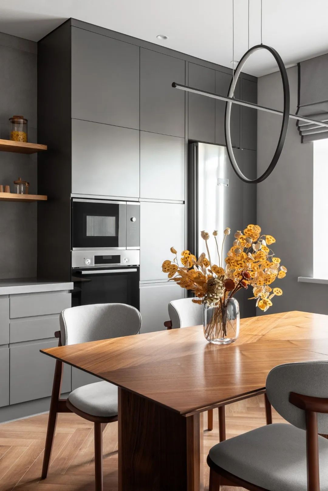 现代公寓中性自然色调设计丨Alexandra Gegi-18