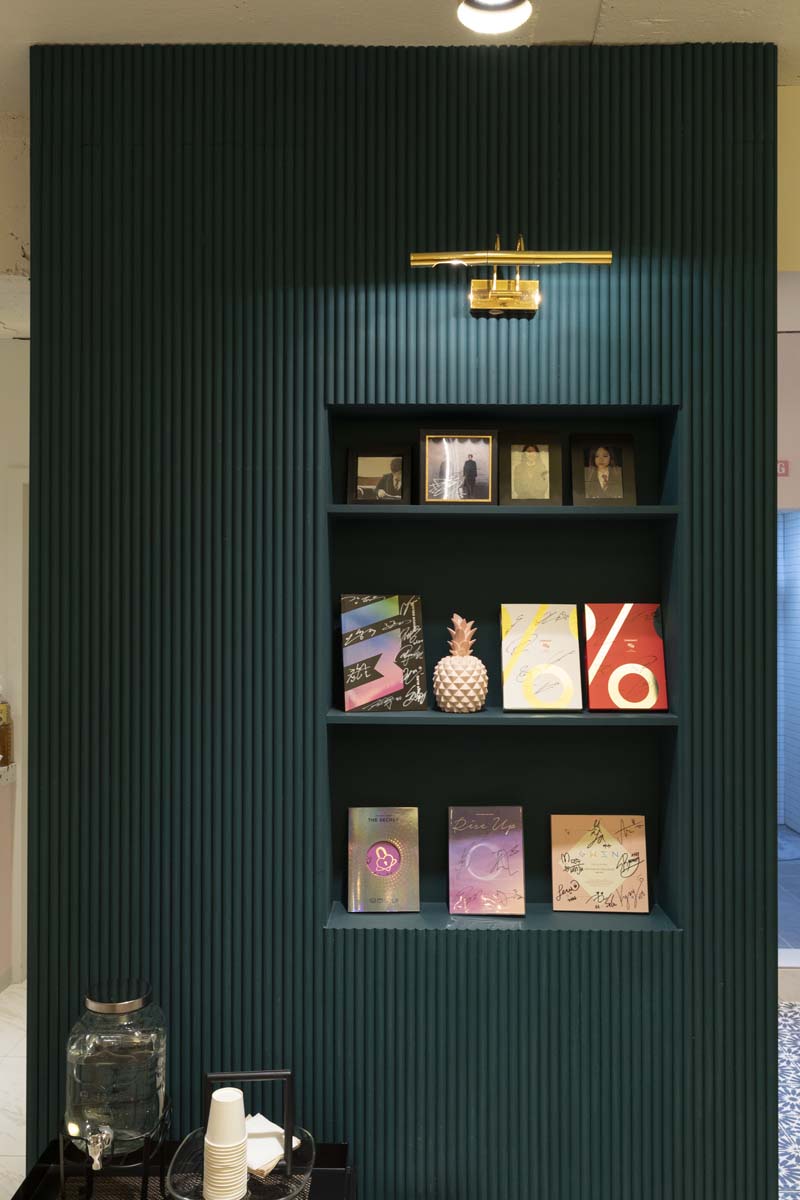 40 平 INS 情感共享校服店设计-18