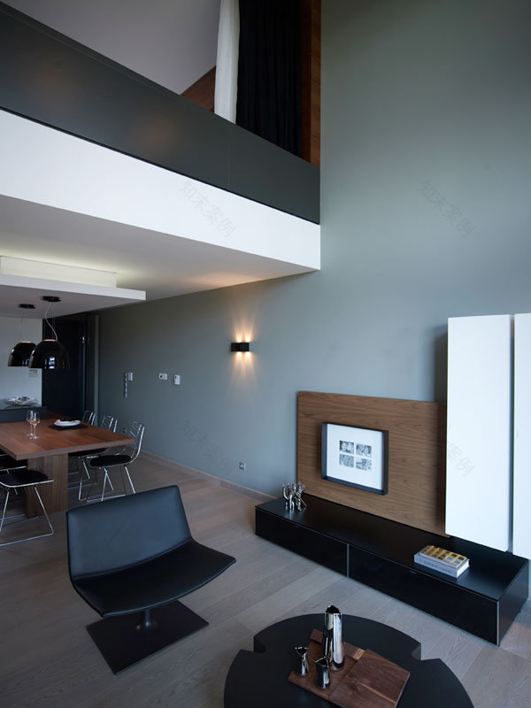 灰色城市阁楼公寓丨希腊雅典丨Theano Potamianou Ravazoula-3