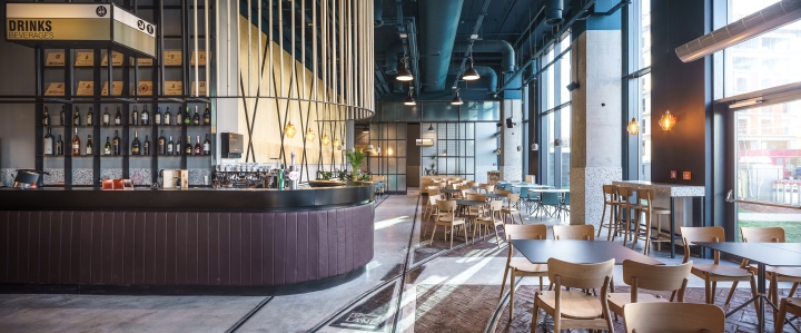 Bucharest 电车餐厅 · Yellow Office 的工业风设计-9