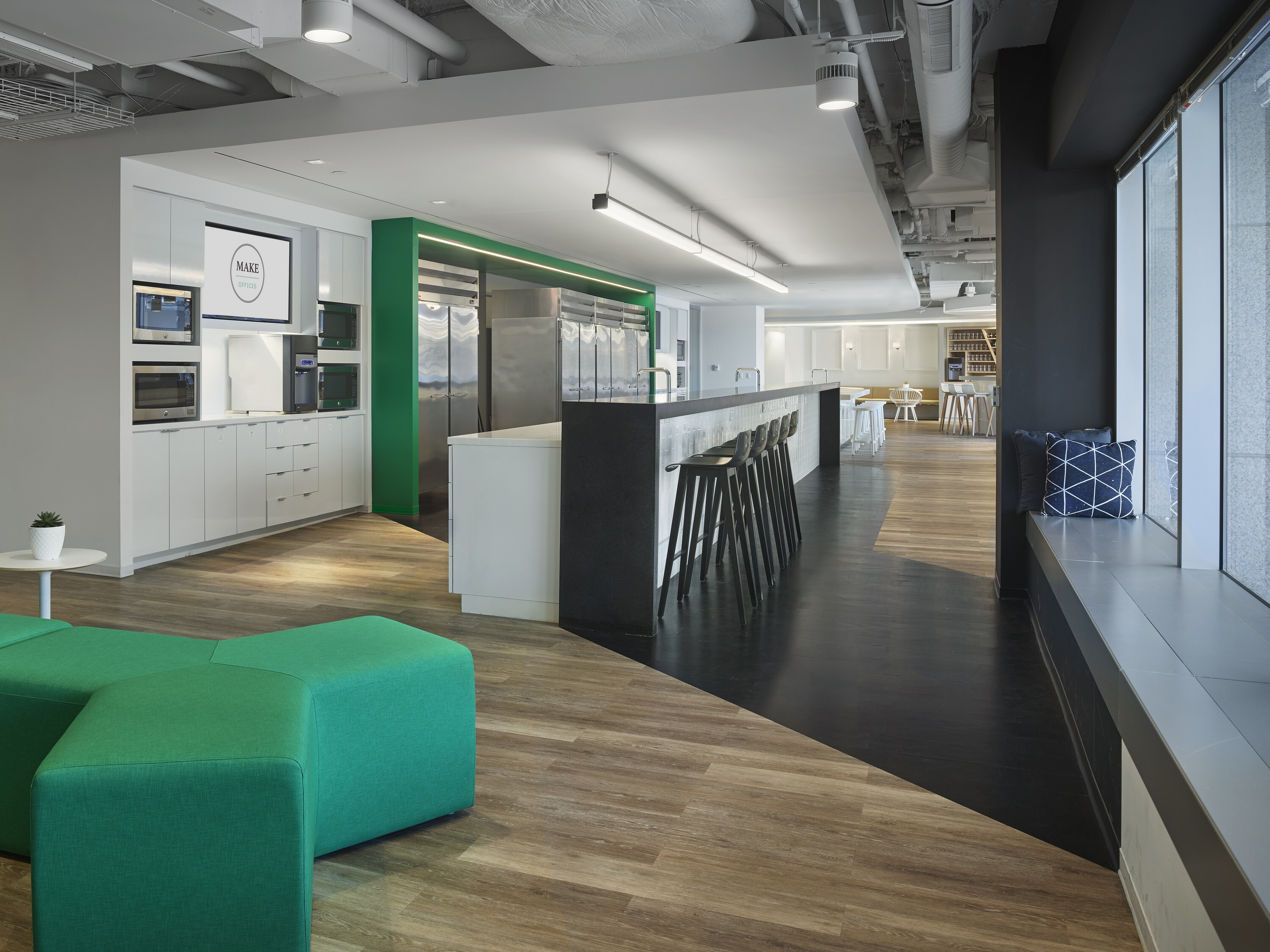 MakeOffices 办公空间 | 木纹 vinyl 地板的创意应用-39