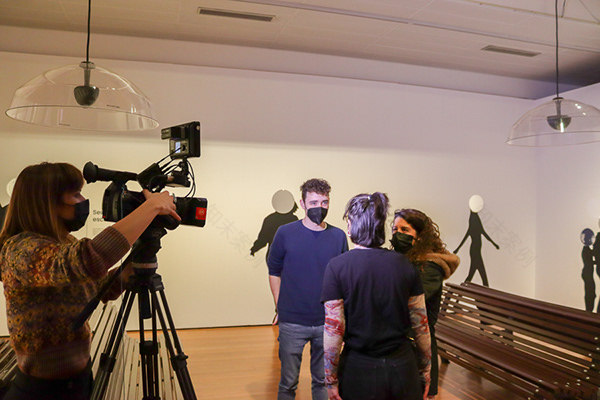 回声,一座城市的反射(注:refle·os推测应为reflejos,西班牙语反射、反响之意) -100