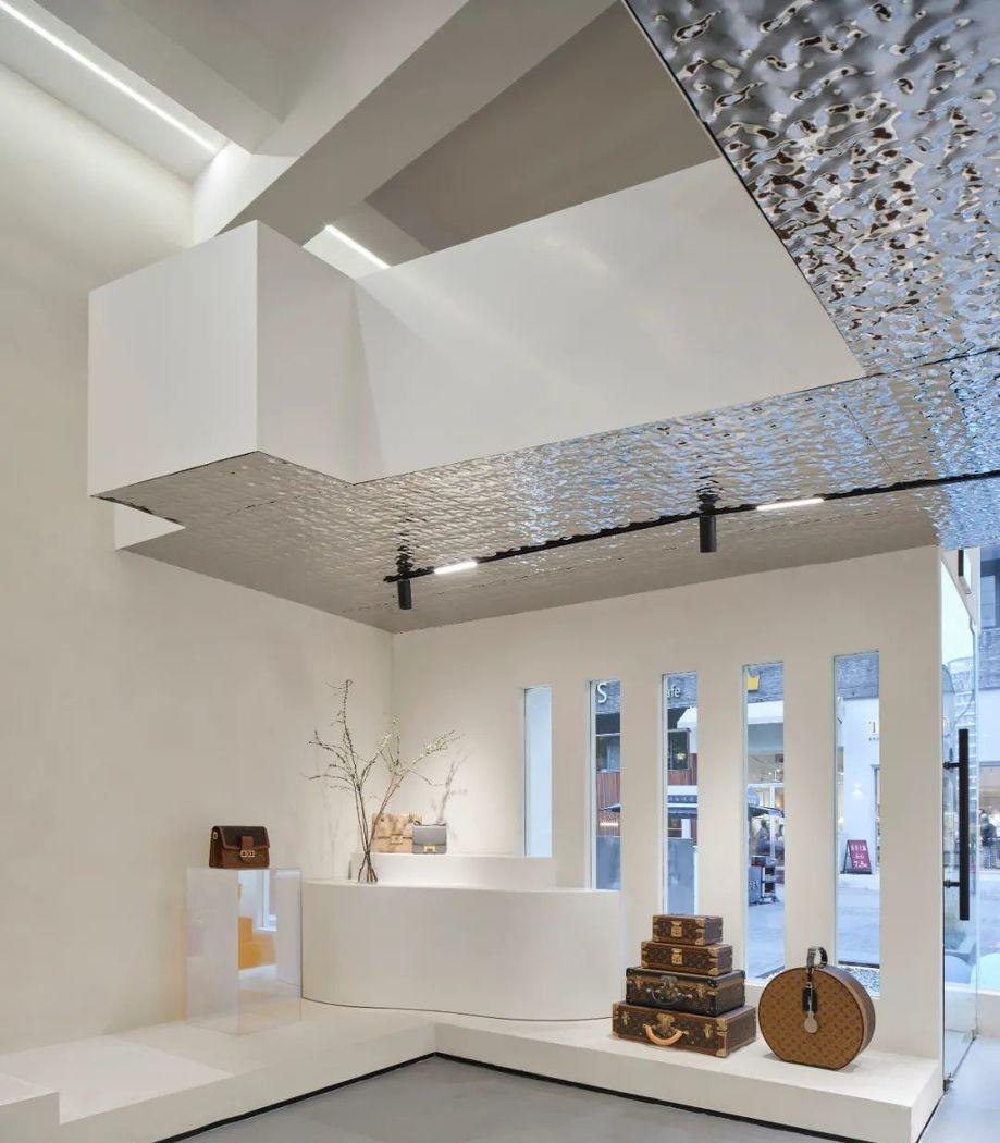 AO×DESIGN 奢侈品店的悬浮桥梁设计-15