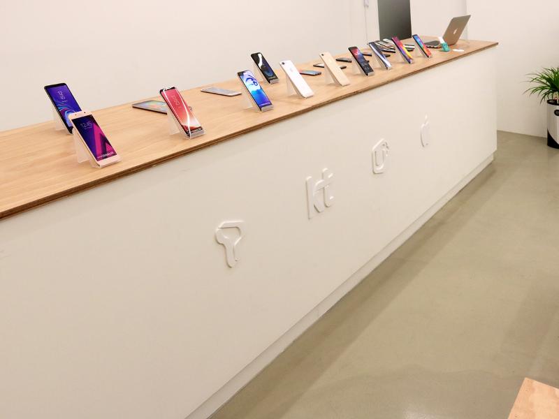 1996 年电信商店化繁为简的室内设计-13