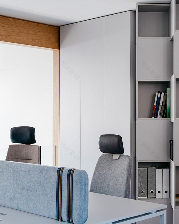 办公钴蓝色空间丨塞浦路斯-9