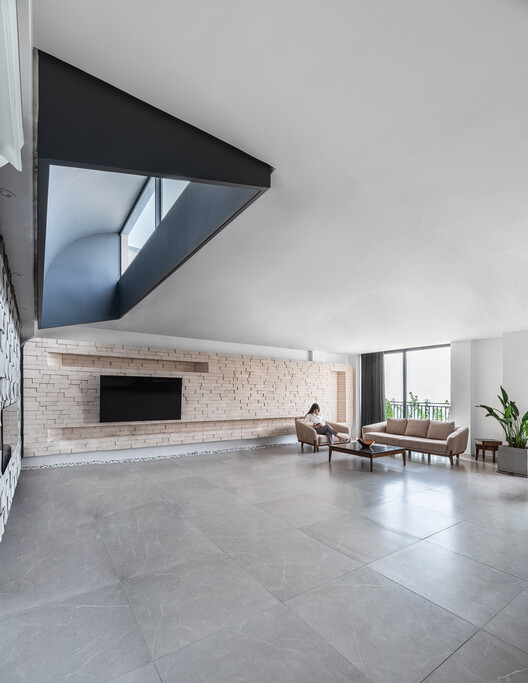 山景融合的住宅设计 · Koohsar Apartment丨伊朗-7