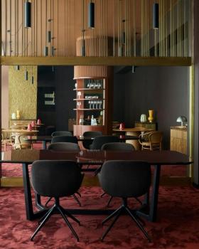 KICK·OFFICE · 一家用色大胆的餐饮空间